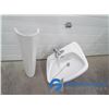 Image 1 : **Porcelain Pedestal Sink