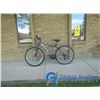 Image 1 : Black 27.5" Men's CCM Mountain Bike
