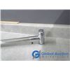 Image 2 : **Curved Shower Curtain Rod