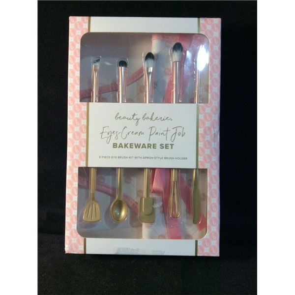Five piece I brush kit with apron style brush holder bakeware set