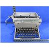 Image 1 : Vintage Underwood Typewriter - Made in Canada
