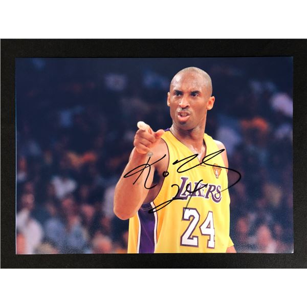 KOBE BRYANT SIGNED 8X10 PHOTO (RA COA)