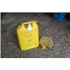 Image 1 : 20L diesel can + Funnels