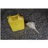 Image 3 : 20L diesel can + Funnels