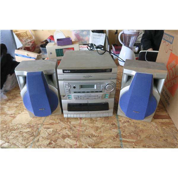 Sanyo DC- C200 Comes W/ Remote