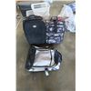 Image 1 : (3) Suit Cases