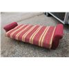 Image 4 : Red Futon