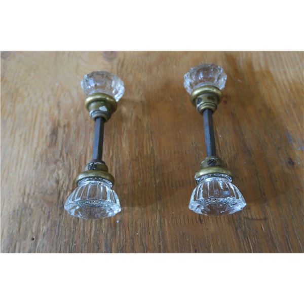 2 glass Doorknobs