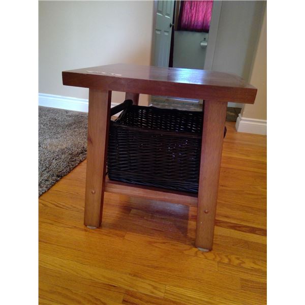 Coffee/End Table w/Basket 20x20x22"