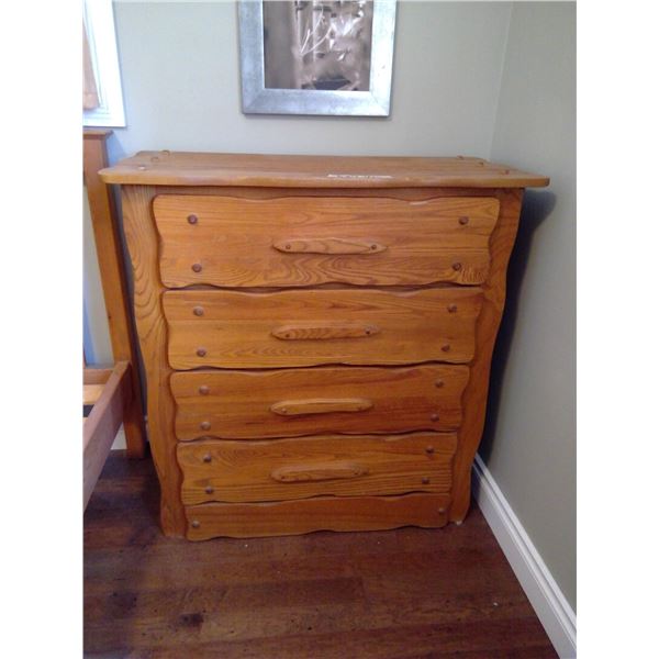 Wooden Dresser 37x18x40"