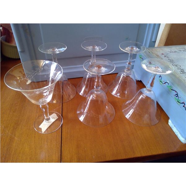 Lot of 6 Wine Glasses