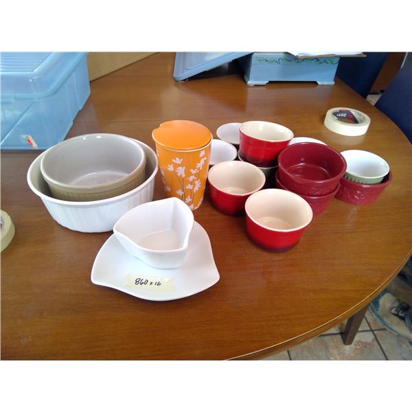 Lot of 16 Pieces of Fridgies, Trays, Bowls, and Orange Cup