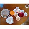 Image 2 : Lot of 16 Pieces of Fridgies, Trays, Bowls, and Orange Cup