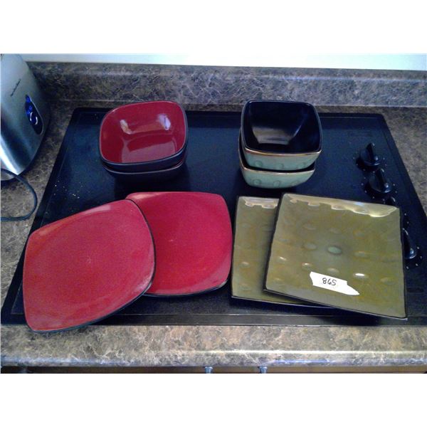 2 Sets of Plates and Bowls (5 Piece Red, 4 Piece Green)