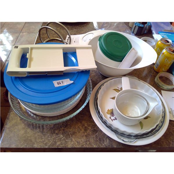 Lot of Misc. Kitchen Items - Plastic Bowls, Glass Dishes/Trays