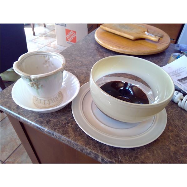 Lot of 4 Ceramic Dishes