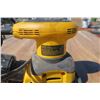 Image 5 : Dewalt Palm Sander - D26441