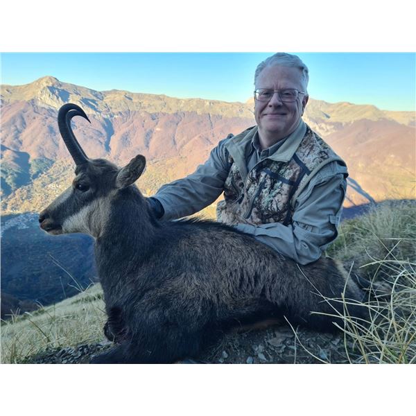 SAFARI INTERNATIONAL MACEDONIA: 5-day Balkan Chamois Hunt for One Hunter and One Observer in Croatia