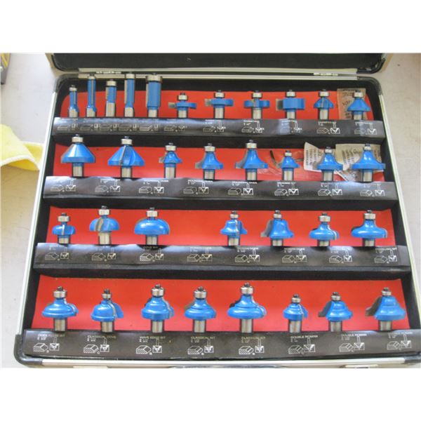 CASE SET OF ROUTER BITS