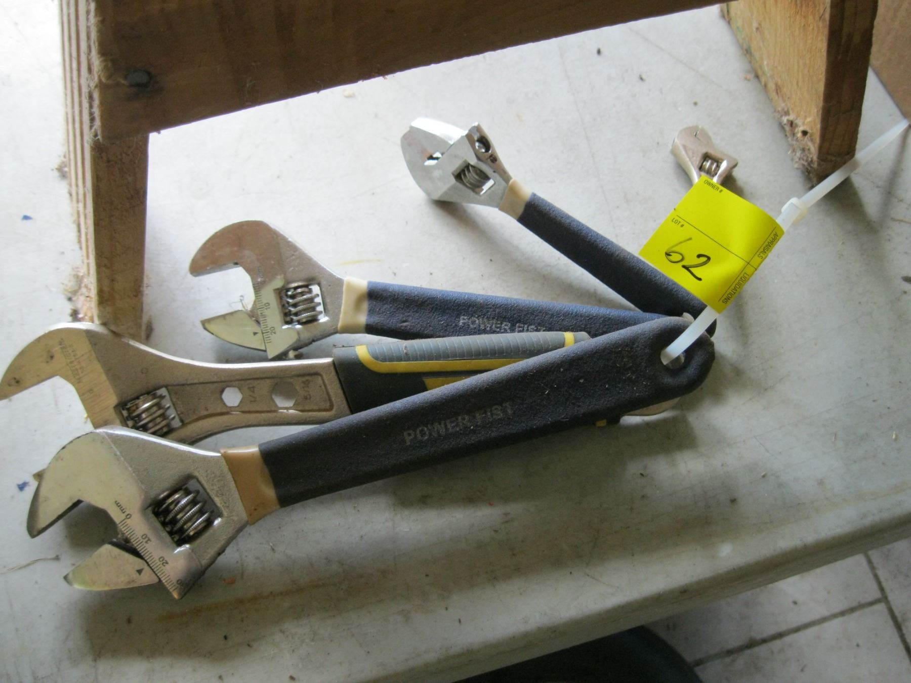 4 CRESCENT WRENCHES Dodds Auction