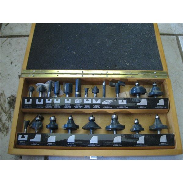 SET OF MASTERCRAFT ROUTER BITS