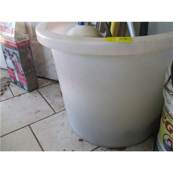 LARGE WHITE PLASTIC TUB