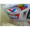 Image 3 : LOT OF ASSORTED OIL, OPEN CONTAINERS PARTIALLY USED