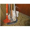 Image 3 : LOT OF ASSORTED MOPS