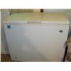 Image 1 : SMALL WHITE WESTINGHOUSE CHEST FREEZER - 22" (L) x 41.5" (W) x 34" (H)