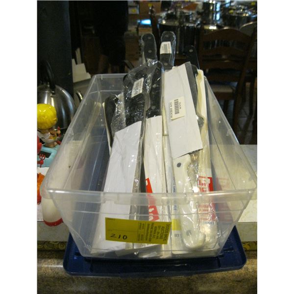 CONTAINER OF ASSORTED KNIVES