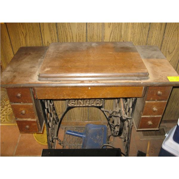 SINGER TREADLE SEWING MACHINE
