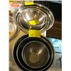 Image 1 : LOT OF ASSORTED SMALL MIXING BOWLS