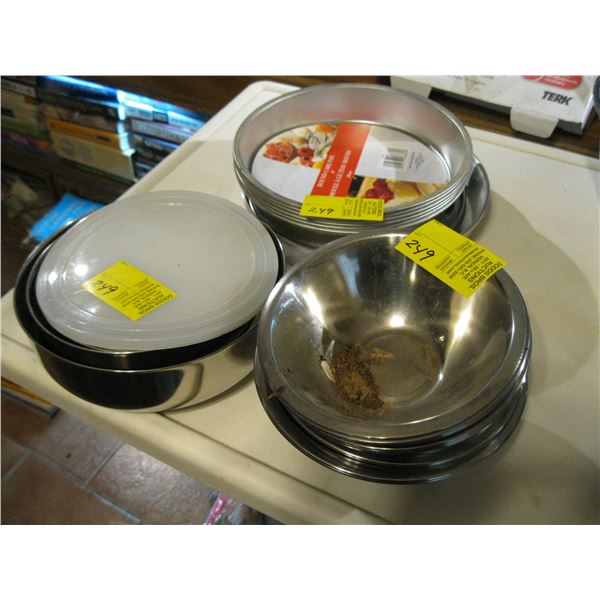 LOT OF ASSORTED SMALL MIXING BOWLS, CAKE PANS, ETC.