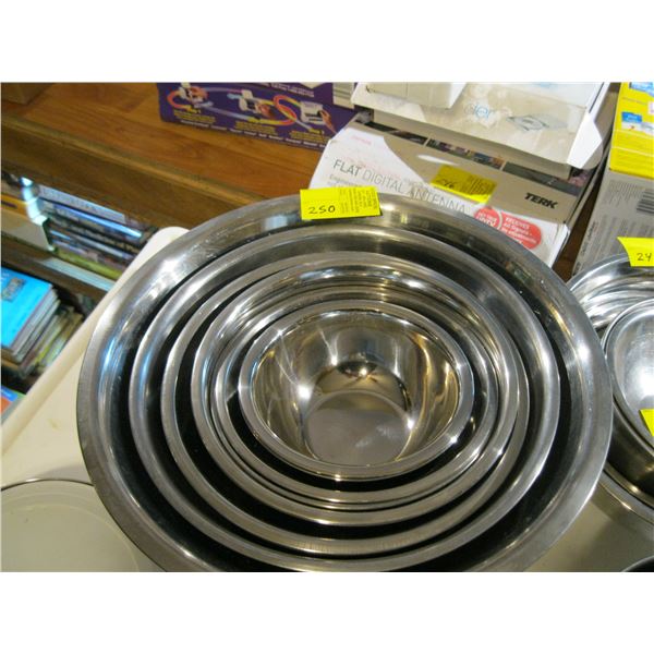 LARGE SET OF ASSORTED STAINLESS MIXING BOWLS