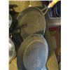 Image 2 : 2 - CAST FRY PANS