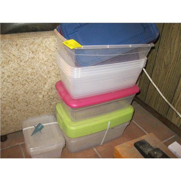 LOT OF ASSORTED PLASTIC CONTAINERS