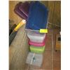 Image 2 : LOT OF ASSORTED PLASTIC CONTAINERS