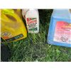 Image 3 : LOT OF ASSORTED OILS, WINDSHIELD WASHER FLUID, FUNNELS, ETC.