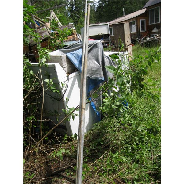 LOT OF METAL PIPE