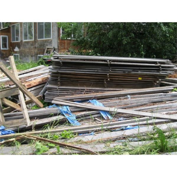 LARGE LOT OF ASSORTED LUMBER - SOME IS GOOD, SOME IS ROTTEN (PICK THRU & TAKE WHAT YOU WANT)