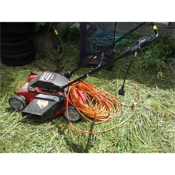 B&D SERIES 2000 MULCH & MOW LAWNMOWER WITH EXTENSION CORD