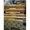 Image 2 : LOT OF 8 FOLDING WOODEN TRAY TABLES W/1 STAND