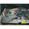 Image 3 : COLEMAN PROPANE CAMP STOVE & OUTDOOR FLOODLIGHT HOLDER