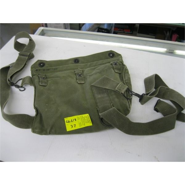 GREEN CANVAS MILITARY BAG