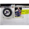 Image 1 : PLASTIC ENCASED SIGNED BRETT HULL HOCKEY CARD W/PUCK