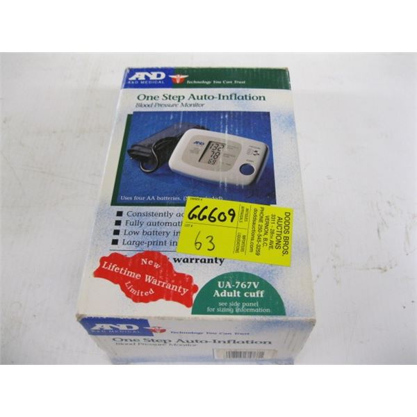 1-STEP BLOOD PRESSURE MONITOR (IN BOX)