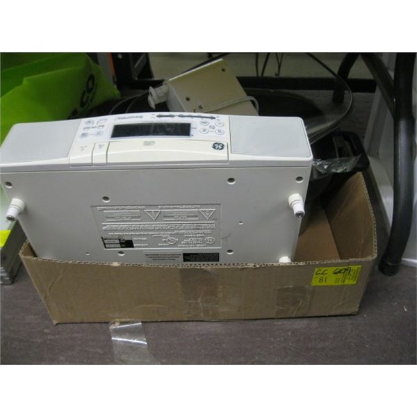 BOX W/ELECTRIC FRY PAN, ELECTRIC CAN OPENERS & UNDER COUNTER CD PLAYER