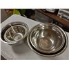 Image 2 : 4-PC STAINLESS MIXING BOWL SET W/2 CUTTING BOARDS