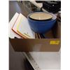 Image 1 : BOX W/3 CUTTING BOARDS, PLASTIC BOWLS & KITCHENWARE