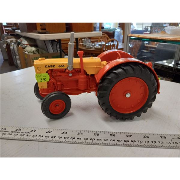 ERTL CASE 600 TOY TRACTOR